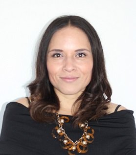 Fotografía de Luisa Sabas, Vicepresidenta Administrativa 2025, en plano medio corto con fondo blanco