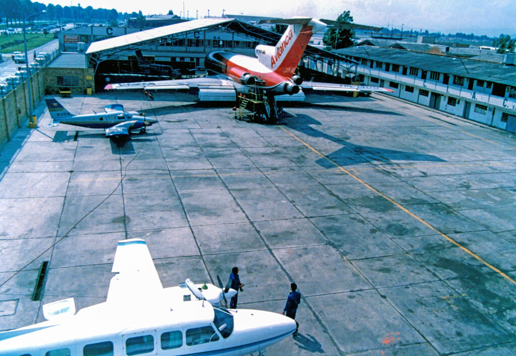 AERONAVES EN HANGAR ANTIGUO CIAC