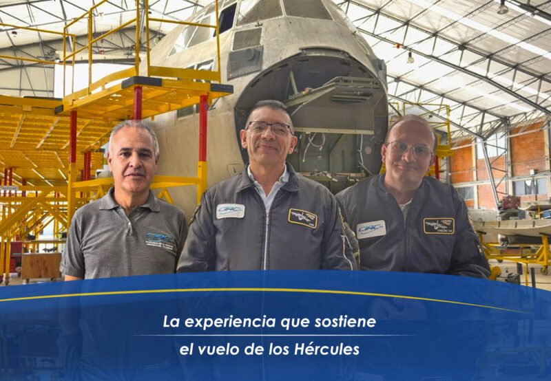 IMG_5184 Portada de un post de redes sociales de CIAC. La imagen es un fotomontaje de tres de los trabajadores más antiguos del PDM C-130 sobre la fotografía de una aeronave C130 n¿en mantenimiento sin la parte delantera con varias escaleras y andamios al rededor, en el hangar de CIAC en CAMAN. aBAJO UN MARCO INFERIOR DE COLOR AZUL CON EL TESTO: LA EXPERIENCIA QUE SOSTIENE EL VUELO DE LOS HÉRCULES