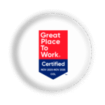 LOGO CERTIFICACIÓN 2025 GREAT PLACE TO WORK SOBRE UN BOTÓN CIRCULAR BLANCO
